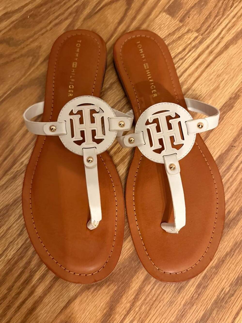 Tommy Hilfiger Litzy Flat Sandals Size 10M White T-Strap